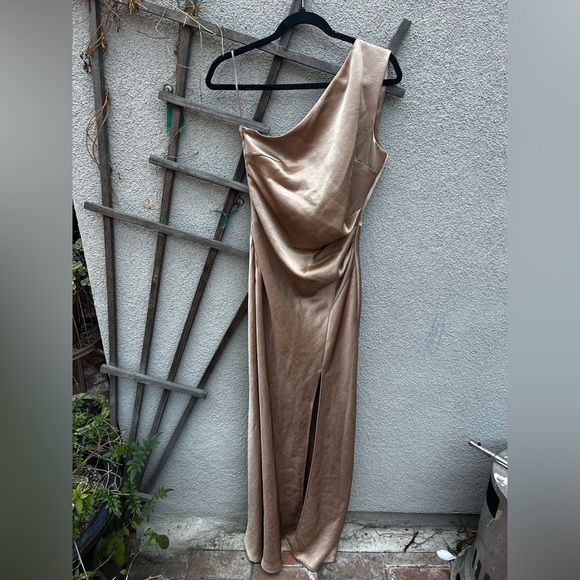 Bec + Bridge THE DREAMER ASYM DRESS in golden New with Tags! - Picture 5 of 12